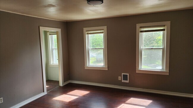 Building Photo - 212 1/2-207 1/2 N 11th St