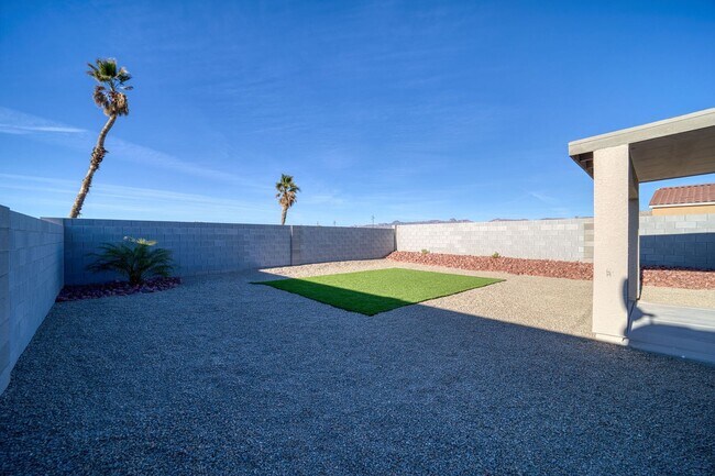 Building Photo - New Home w/ Panoramic Views