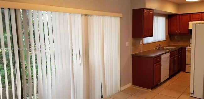 Building Photo - 2588 Coral Springs Dr