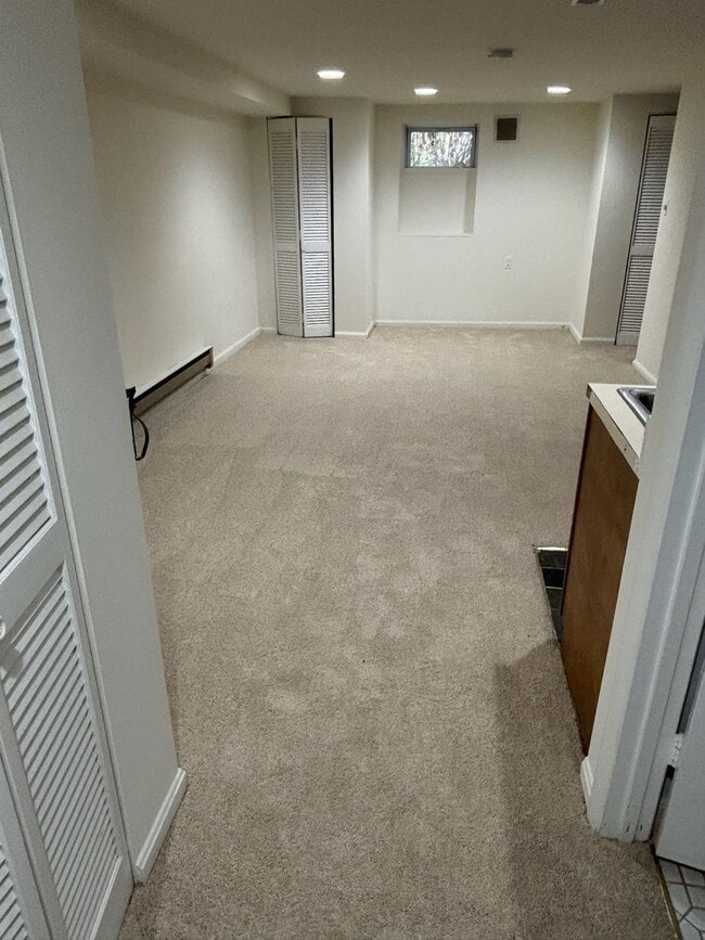 Building Photo - Georgetown Row Home For Rent!