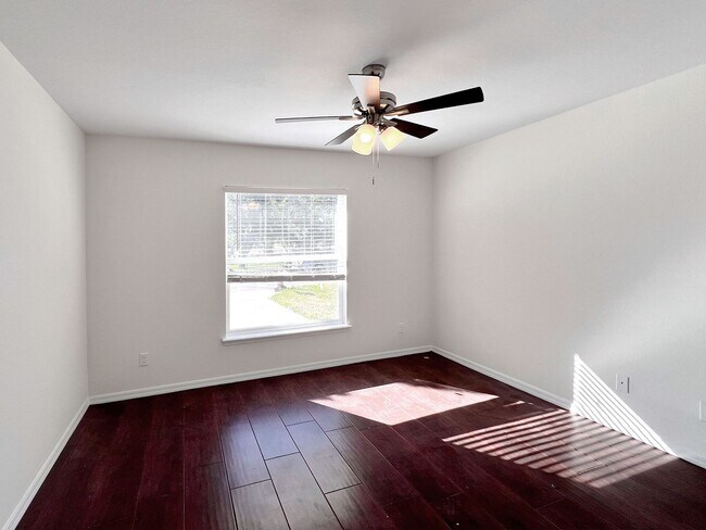 Building Photo - Beautiful Three-bedroom Corner Lot Home