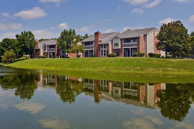 Primary Photo - 6105 Lincoln Oaks Dr