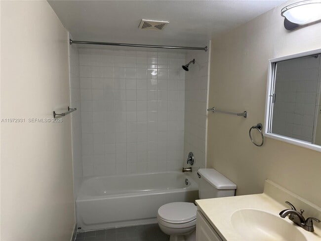 Building Photo - 915 NW 1st Ave