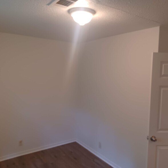 Building Photo - 505 W Maple