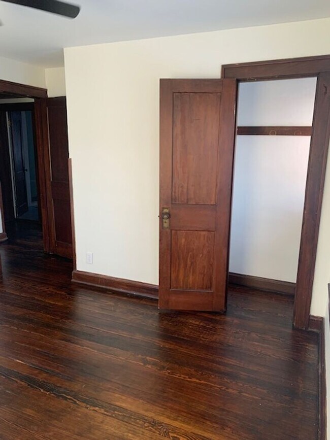 Building Photo - Spacious 5-Bedroom, 2-Bath Home with Class...