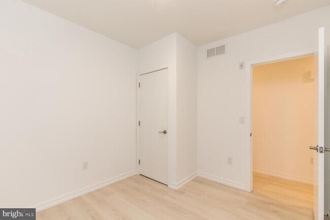 Building Photo - 1247 N 27th St