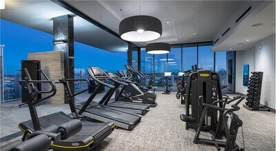 Building Photo - 301 W 5th St