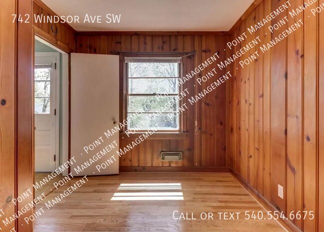 Building Photo - 742 Windsor Ave SW