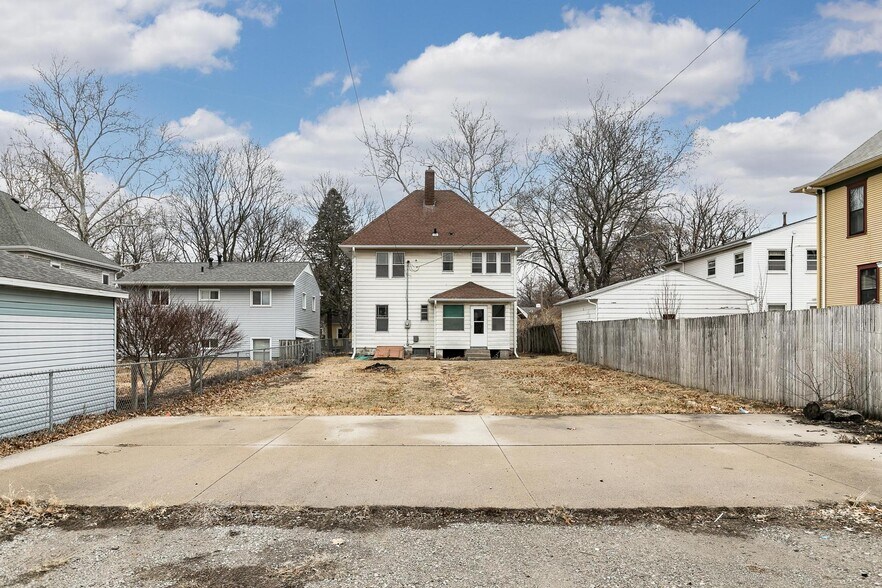 Building Photo - 719 E Bloomington St