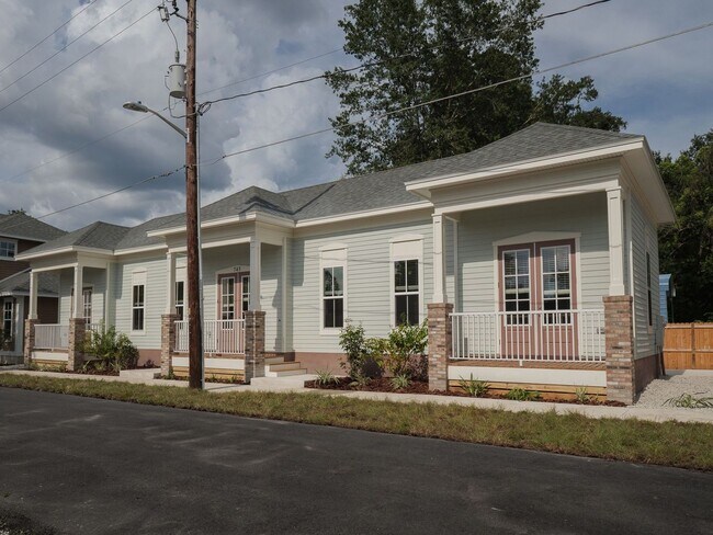 Building Photo - Thelma Lane - Luxury 3 Bedroom House