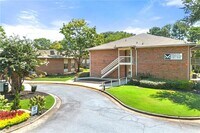 Building Photo - 475 Mount Vernon Hwy NE