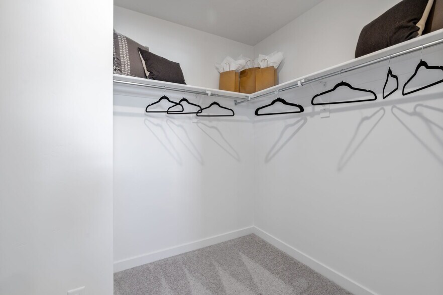 Building Photo - 1566 N Summer Spgs Cv