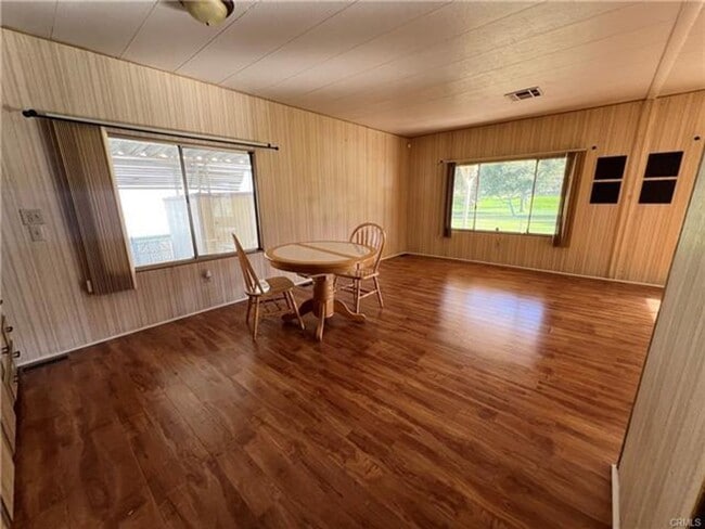 Building Photo - Peaceful Golf Course Living in a 55+ Community