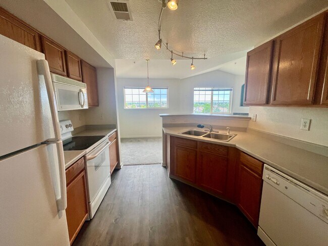 Building Photo - ** Move in Special** Cozy 1 bed 1 bath in ...