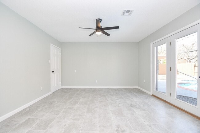 Building Photo - 5850 Duxbury St