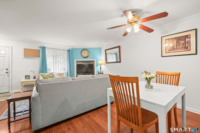 Building Photo - 237 Willow Springs