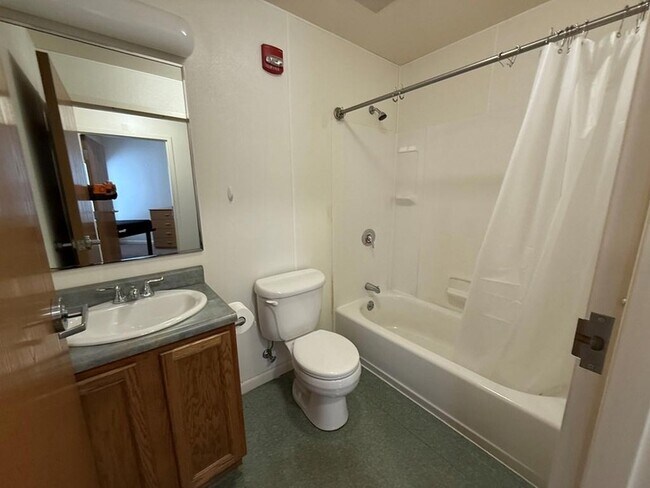 Building Photo - 1950 W 1st St