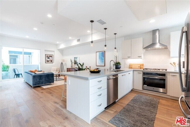 Building Photo - 4821 1/2 Craner Ave