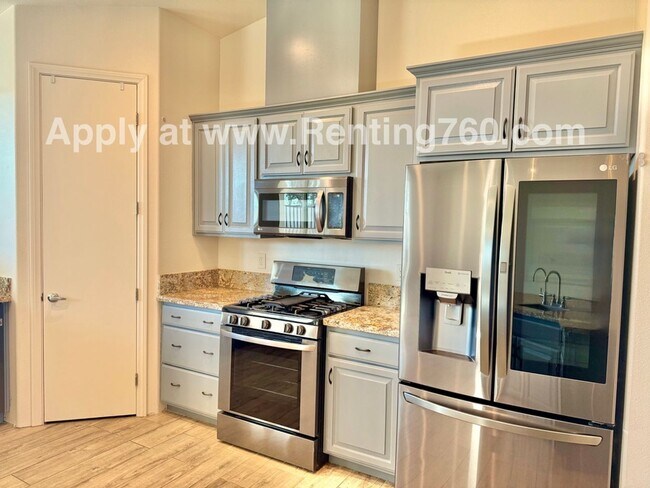 Building Photo - 4 Bedroom Home with Solar Panels and EV Ch...
