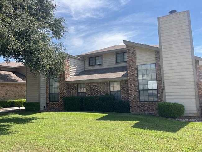 Primary Photo - Corner lot Townhouse with yard! fireplace,...