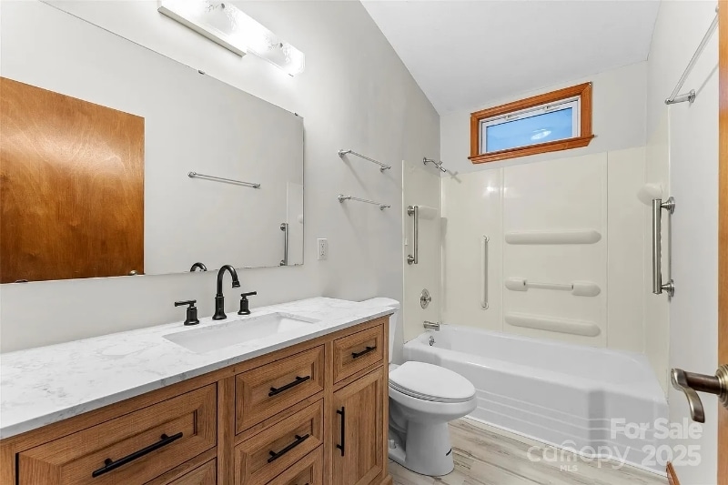 Building Photo - 550 Kinross Dr