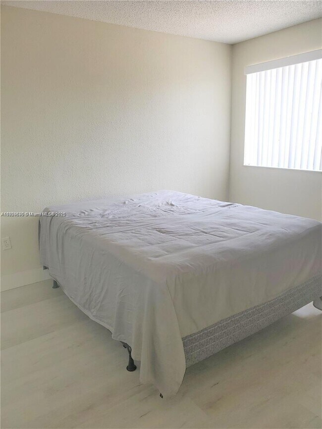Building Photo - 15250 SW 134th Pl