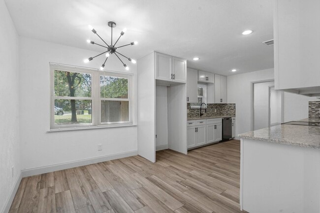 Building Photo - 514 Canyon Ridge Dr