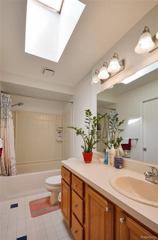 Building Photo - 37653 Longacre Dr