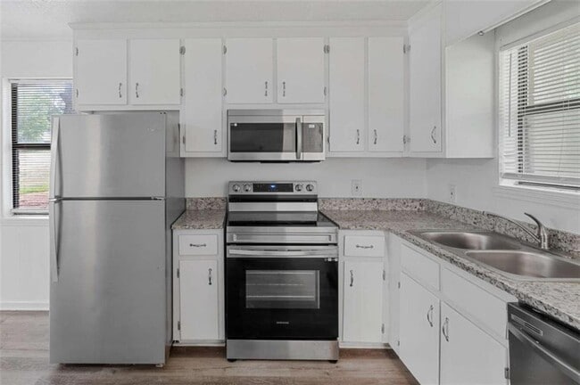 Building Photo - 117 Tanglewood Dr