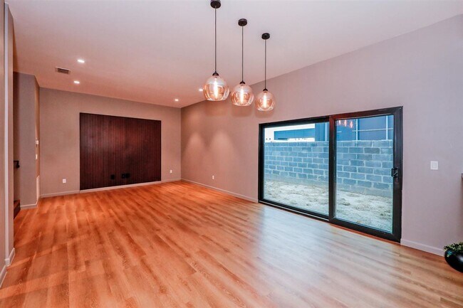 Building Photo - 7219 Rocio Dr