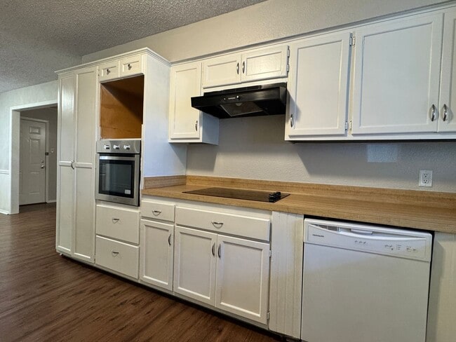 Building Photo - 405 Cypress Cir