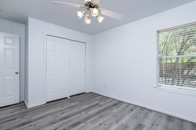 Building Photo - 34 Tallow Hill Pl
