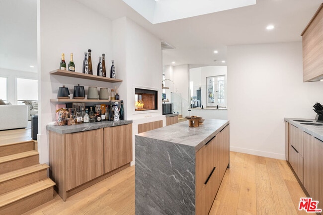 Building Photo - 3541 Multiview Dr