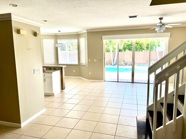 Building Photo - 2531 Sawyer Terrace