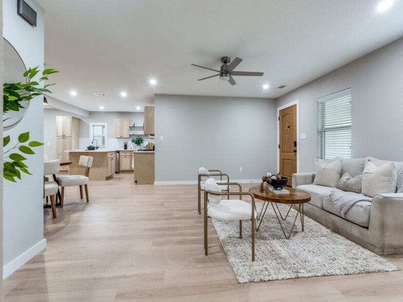 Building Photo - 3160 Bannon Dr