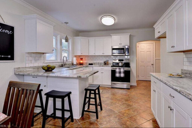 Building Photo - 40 Manteo Ave
