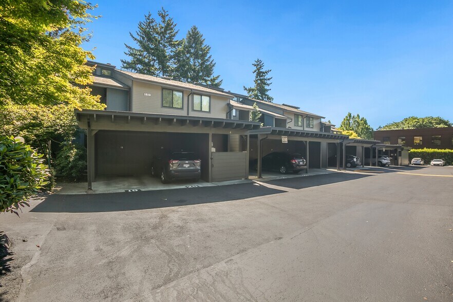 Building Photo - 1819 N 107th St