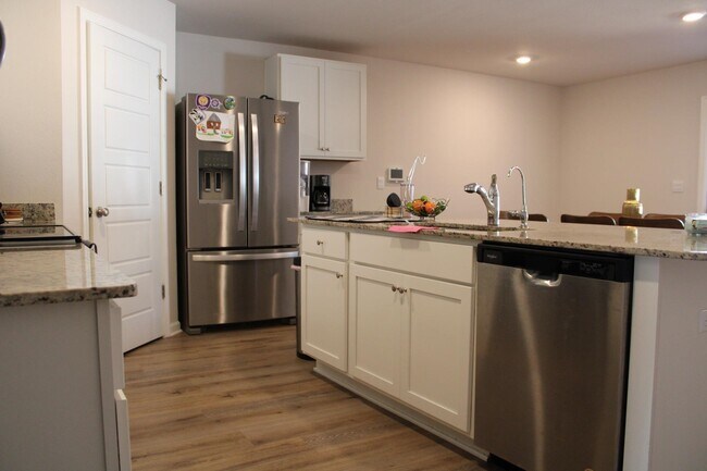 Building Photo - 1964 Catbird Trl