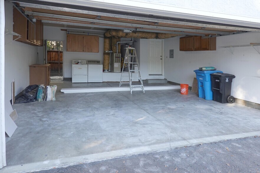 Full Sized 2 Car Garage - 1013 Woodside Rd