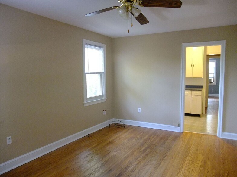 Building Photo - 8206 Greenwood Ave