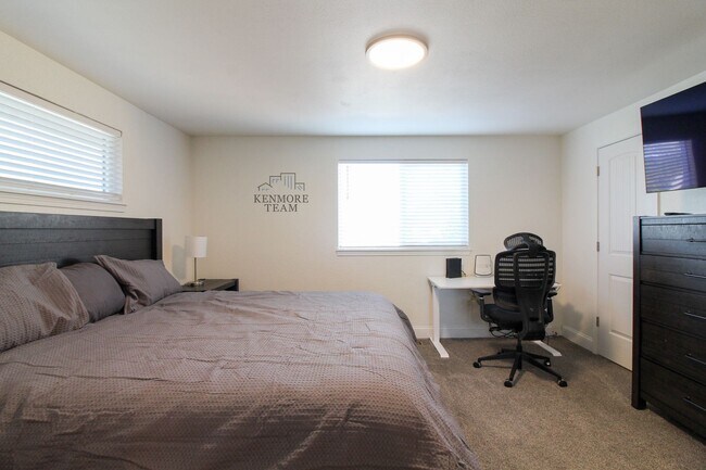 Building Photo - FURNISHED: 5 Bedroom, 2 Bath Home in Kennewick