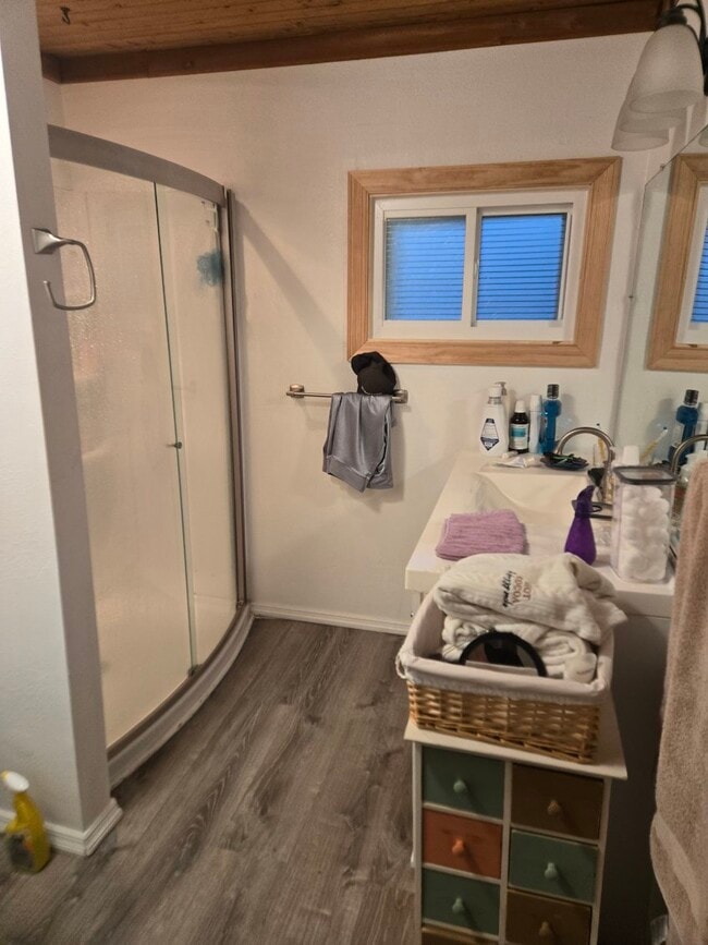 Building Photo - 121 Shore Dr