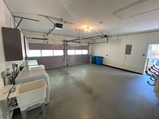 Building Photo - East AVL - Mid Century Modern Beauty in Bo...