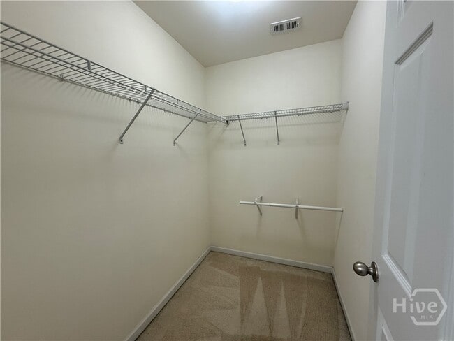 Building Photo - 426 Lions Den Dr