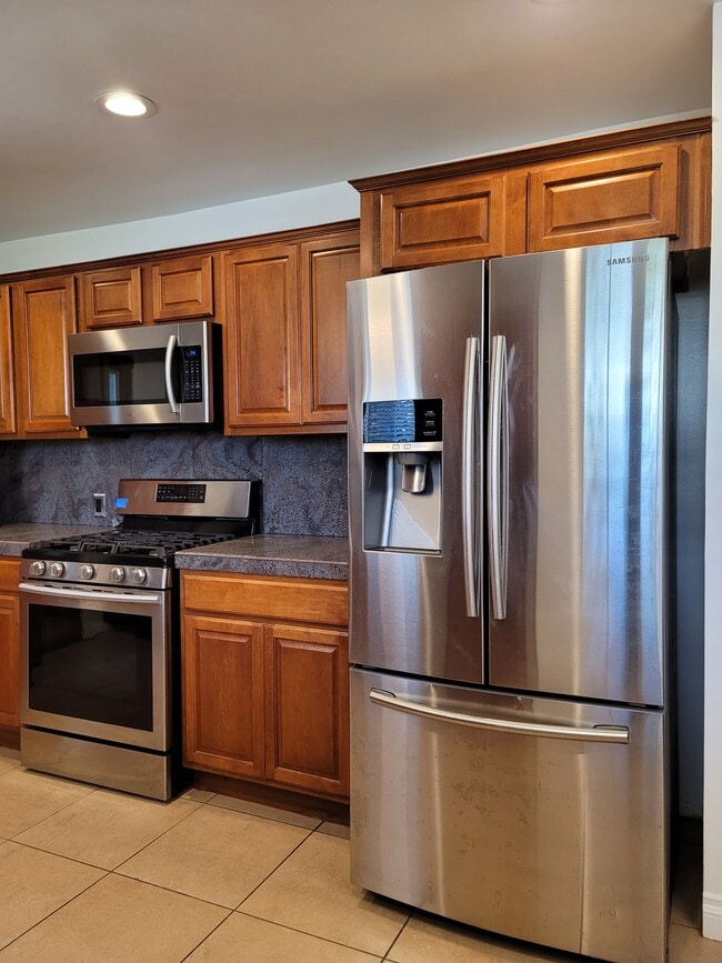 KITCHEN - 2604 Graham Ave