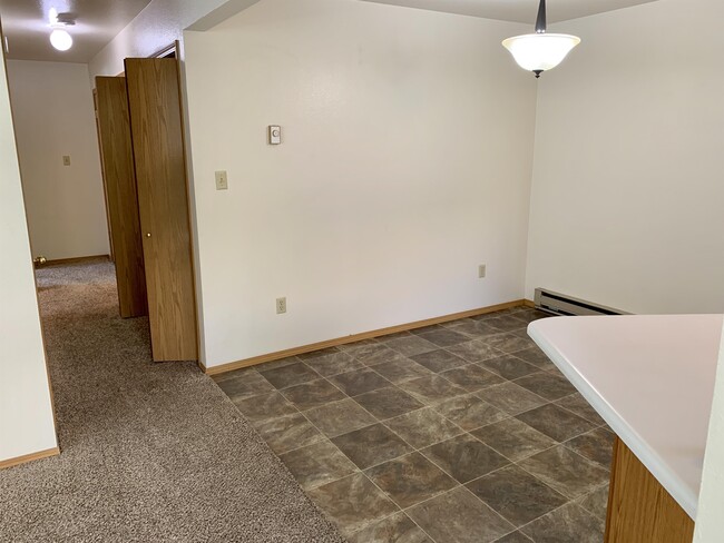 Building Photo - 323 Janet St