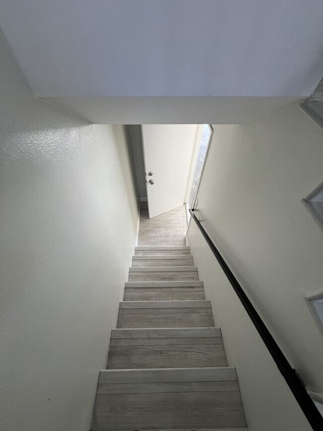 Building Photo - Spacious-Bright 3 Bedroom 2.5 Two story Bathroom Condo