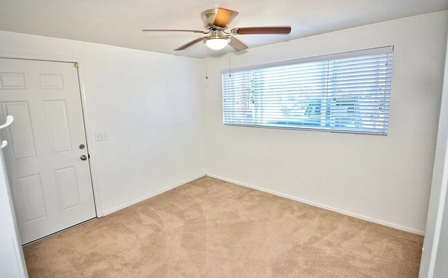 Building Photo - 5BD/2BA, Great Sunroom!