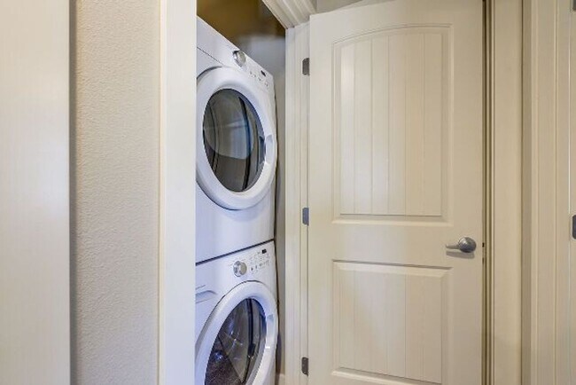 Building Photo - Shallow Creek J