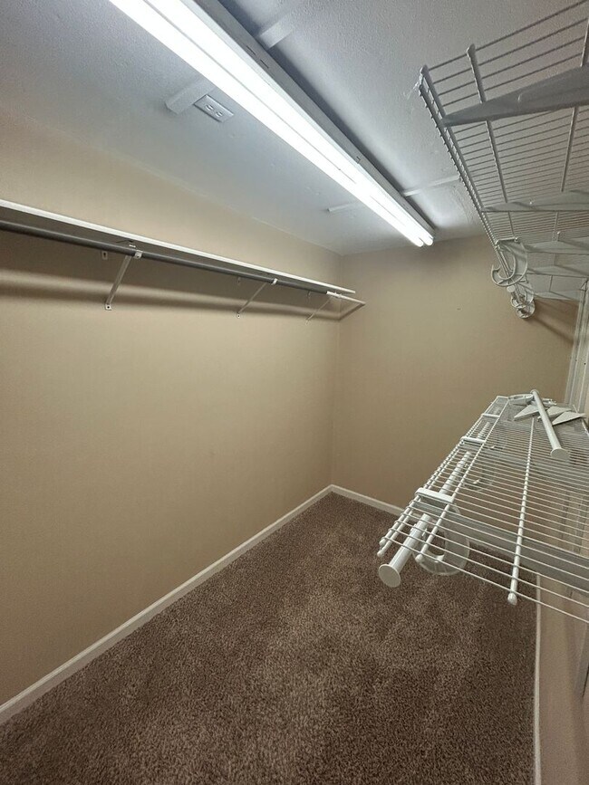 Building Photo - 3 Bed, 2 bath Rambler Home w/utilities included in Skyway, $3,135/mo.